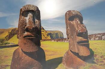 Con moái conversadores: la singular presentación de Rodrigo Echeverría en el León de México