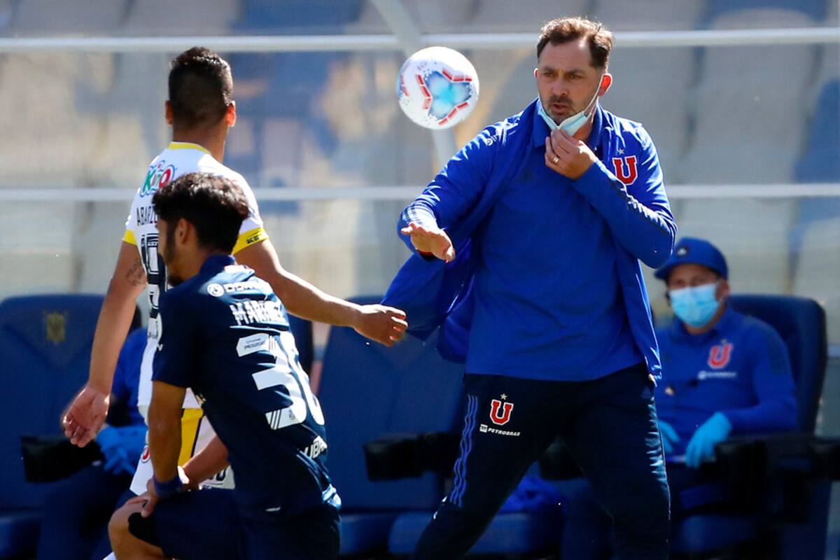Hernán Caputto dirigiendo a la U. Foto: Aton.
