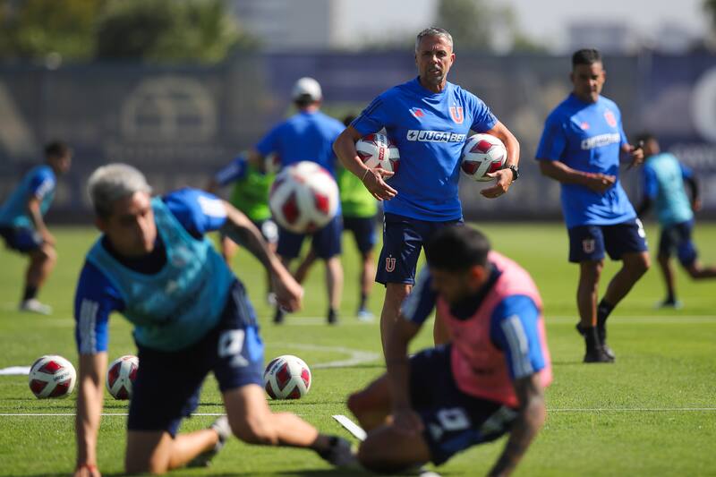 Gustavo Álvarez al mando de los azules.