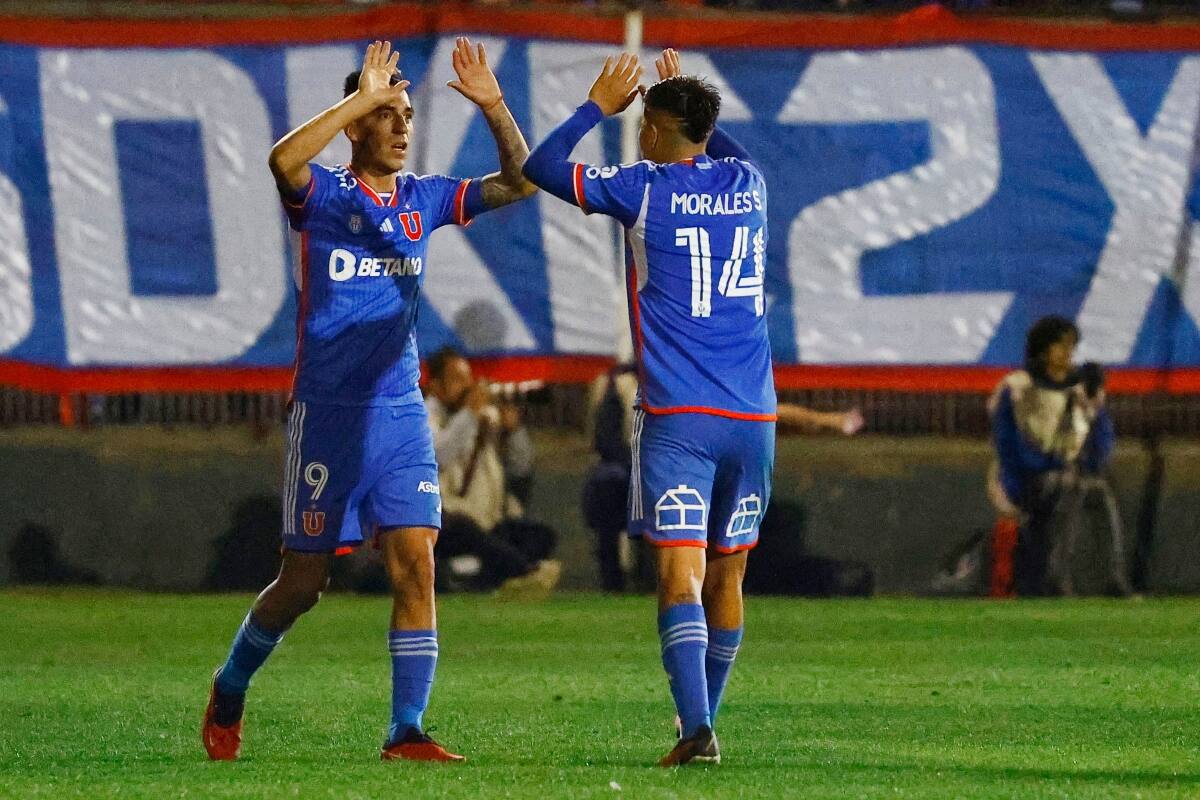 festejando su triunfo ante Audax Italiano.