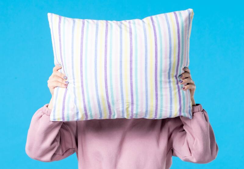 Puedes darle una segunda vida a tus cobetores de almohadas con sencillos pasos.