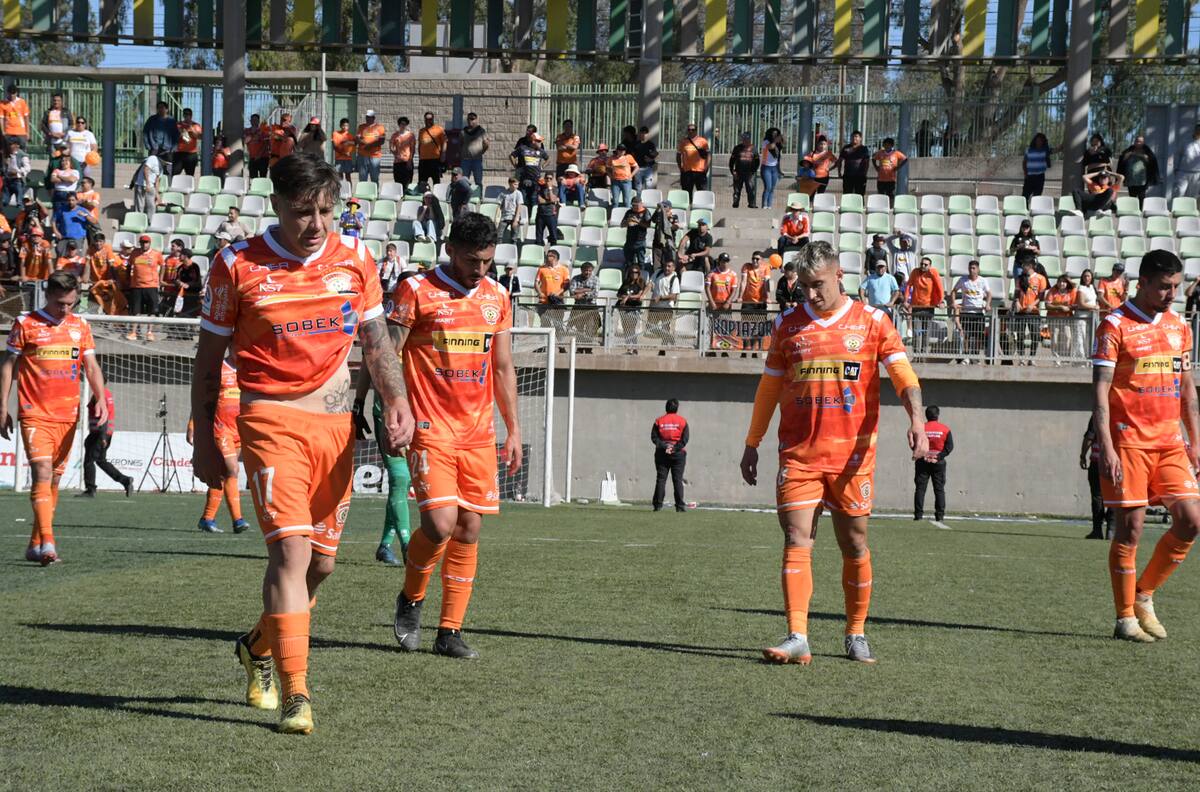 Siguen las salidas de Cobreloa: Cuestionado jugador deja Calama y se marcha a un club de la Primera B
