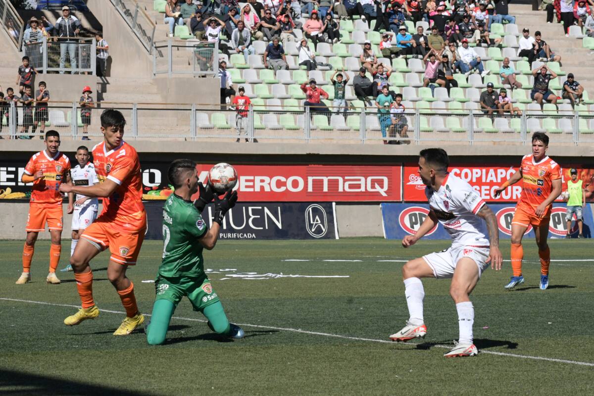 y Deportes Copiapó reeditarán la recordada final de Primera B de 2022 en Calama, en un nuevo partido con tintes de final. (Foto: Aton)