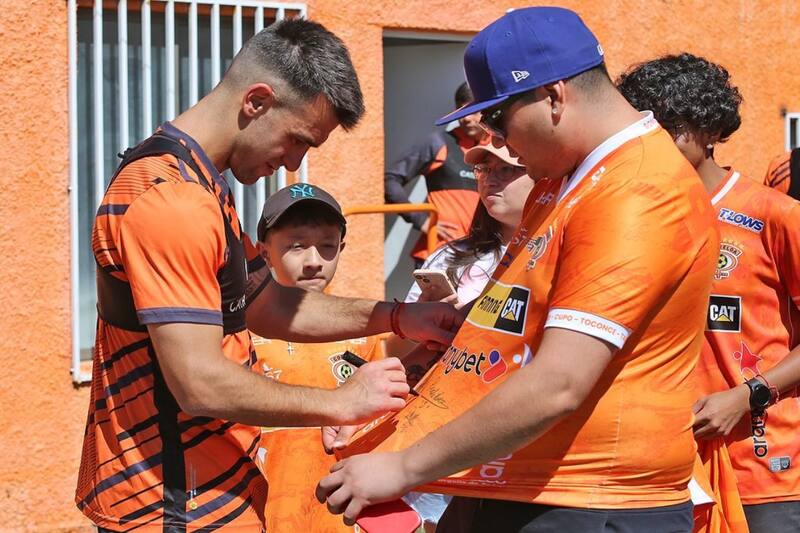 se encuentra entrenando a puertas abiertas toda esta semana previa a la Tarde Naranja. (Foto: @Cobreloa_SADP)