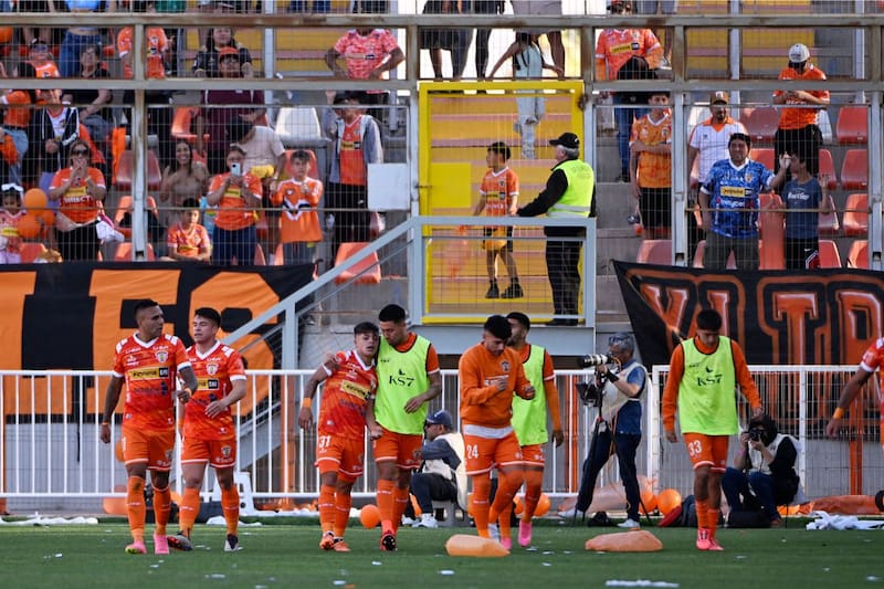 quedó virtualmente en la B tras empatar con Universidad Católica. Foto: Agencia Aton.