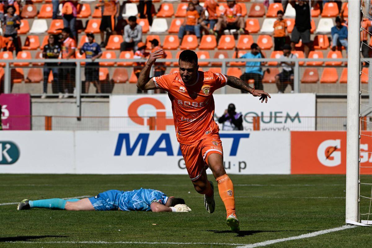 Gustavo Gotti el único 9 que tiene César Bravo en el plantel. Foto: Agencia Aton.