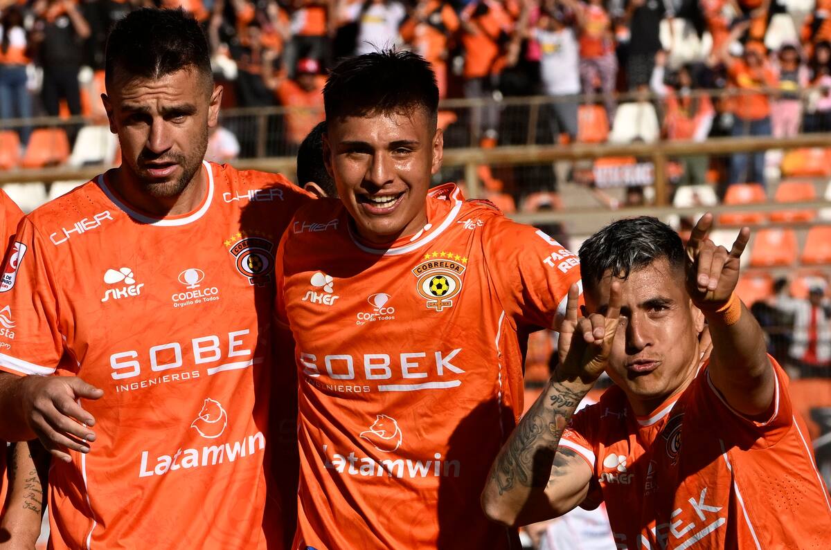 Gustavo Gotti (izq.) y Álvaro Díaz (der.) fueron sondeados en Primera División, pero los Loínos cerraron la puerta a posibles salidas. /Photosport