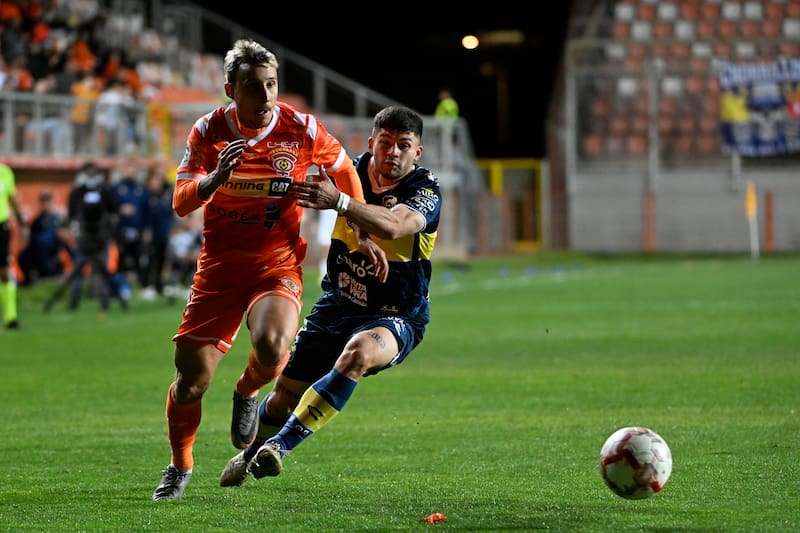 Cobreloa enfrentando a Everton por el Campeonato Nacional.