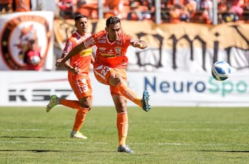 Emiliano Astorga lo cortó en Cobreloa y ahora analiza volver a su país