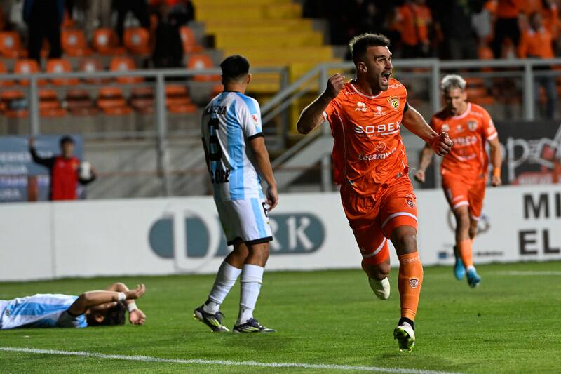 El delantero Gustavo Gotti se alza como máximo goleador de Cobreloa y la Primera B con cinco tantos. Foto: Photosport