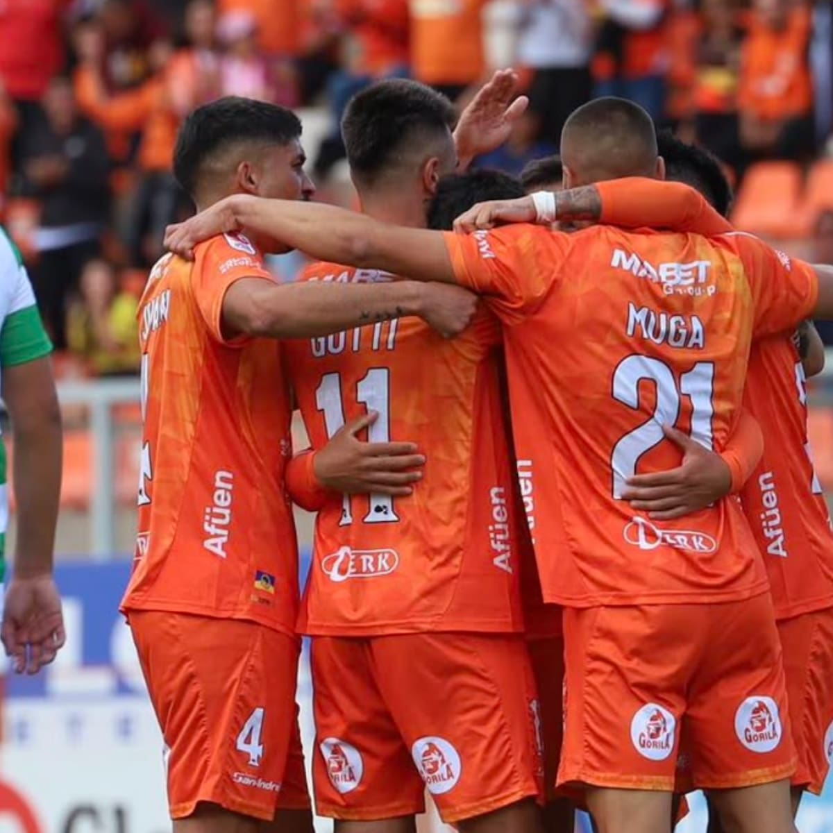 Goles para rato: Cobreloa asegura la continuidad de delantero sensación en Calama