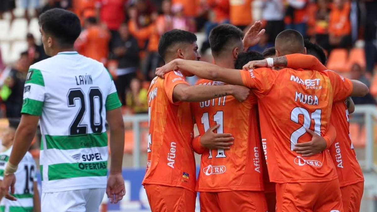 Goles para rato: Cobreloa asegura la continuidad de delantero sensación en Calama