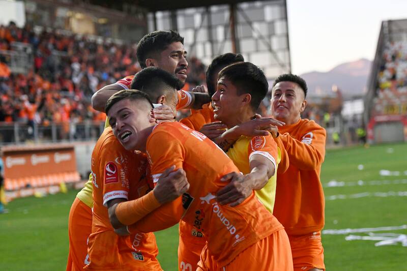 puso su mira en tres atacantes que jugaron en Primera División y otro en Primera B.