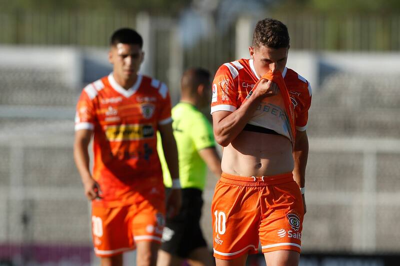 Los jugadores loínos tras la derrota ante Palestino. Foto: aton.