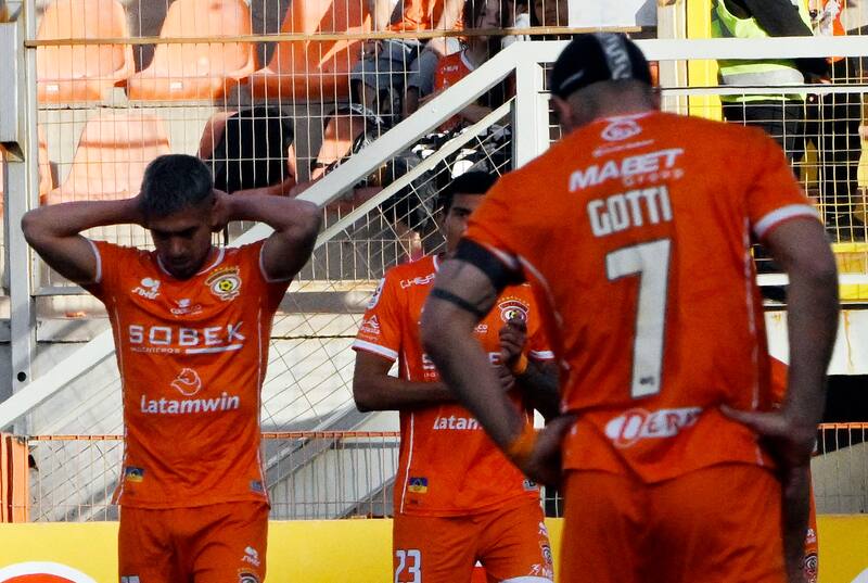 Los Loínos suman cuatro partidos consecutivos sin saber de victorias. /Photosport