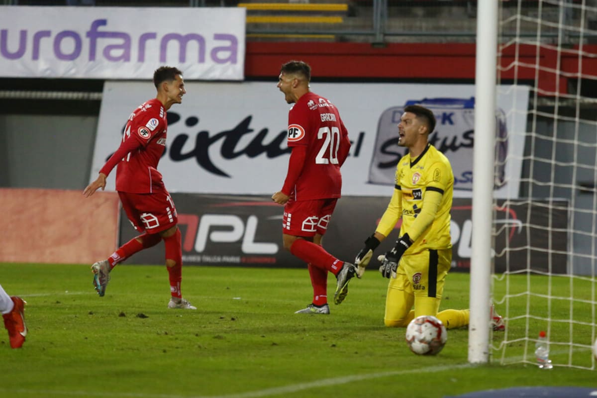 Los loínos cayeron por 6-0 y los hinchas no dudaron en mostrar su descontento. Foto: Aton.