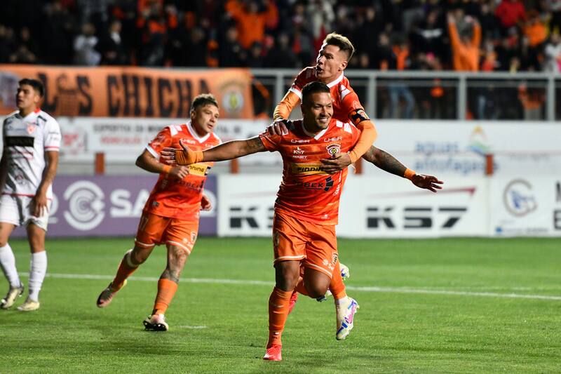 Cobreloa volvió a los triunfos en la fecha pasada contra Deportes Copiapó y mantiene la esperanza de la permanencia. (Foto: Aton)