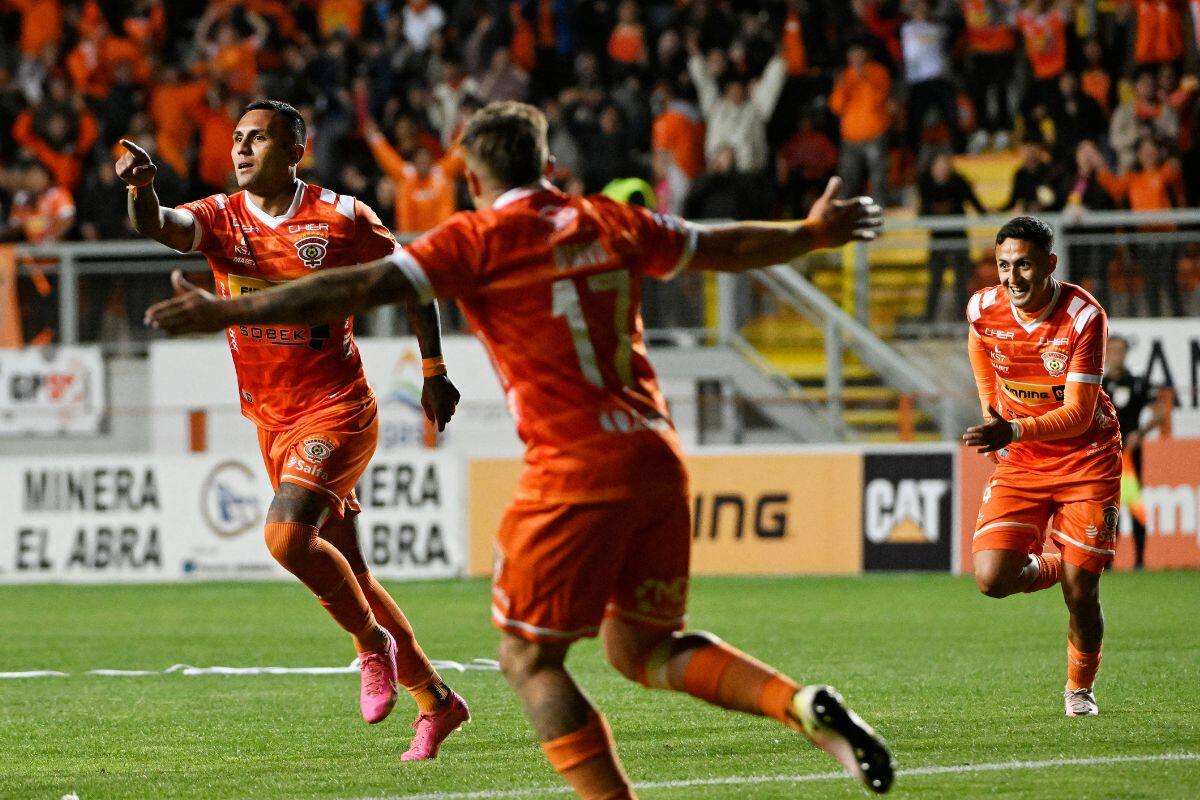 ganó puntos de oro al derrotar a deportes Copiapó, en el cierre de la fecha 27 de Primera División. Foto: Agencia Aton.