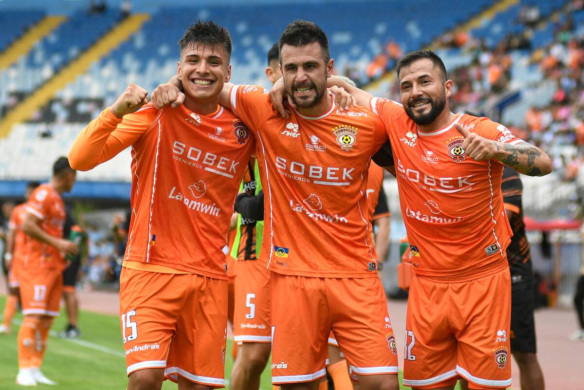 permanece con vida en Copa Chile tras golear a Antofagasta. Foto: Photosport
