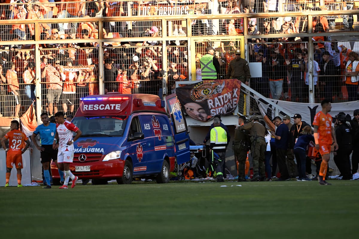 Grave accidente en el Estadio Zorros del Desierto. Foto: Agencia Aton.
