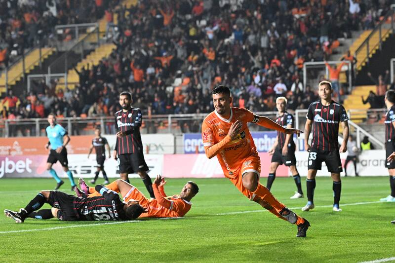 Cobreloa y Deportes Iquique jugaron en el estadio Zorros del Desierto de Calama. Crédito: Agencia Aton.