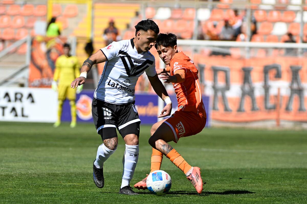 por Primera B. Foto: Aton.
