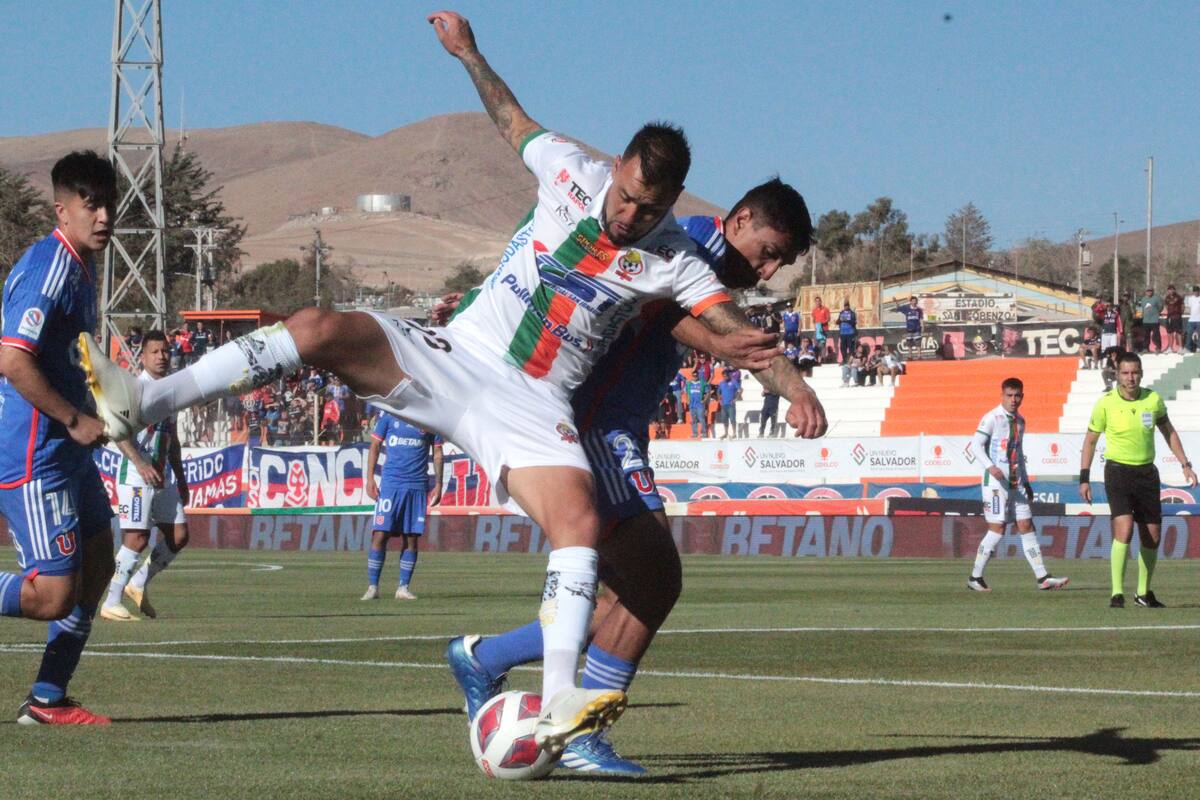salió a la cancha como puntero del campeonato. (Foto: Photosport)