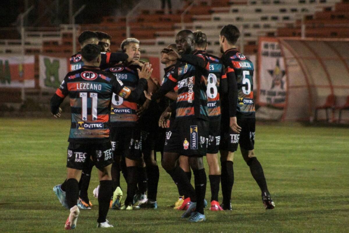 Cobresal celebrando gol de Cecilio Waterman. Foto: Aton