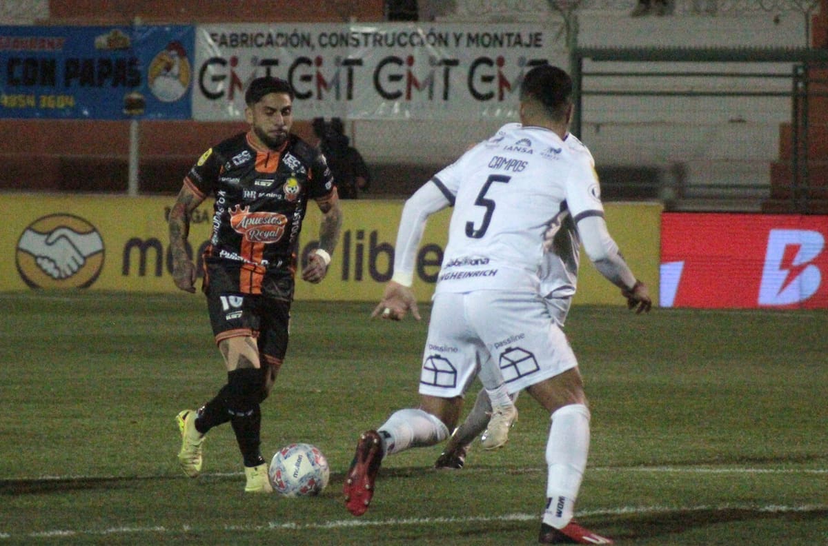 Ñublense se agiganta en El Salvador y Cobresal sufre con el fantasma del descenso