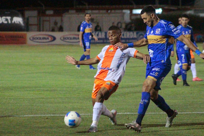 Fue 2-1 en favor del conjunto Oro y Cielo. Foto: Agencia Aton.