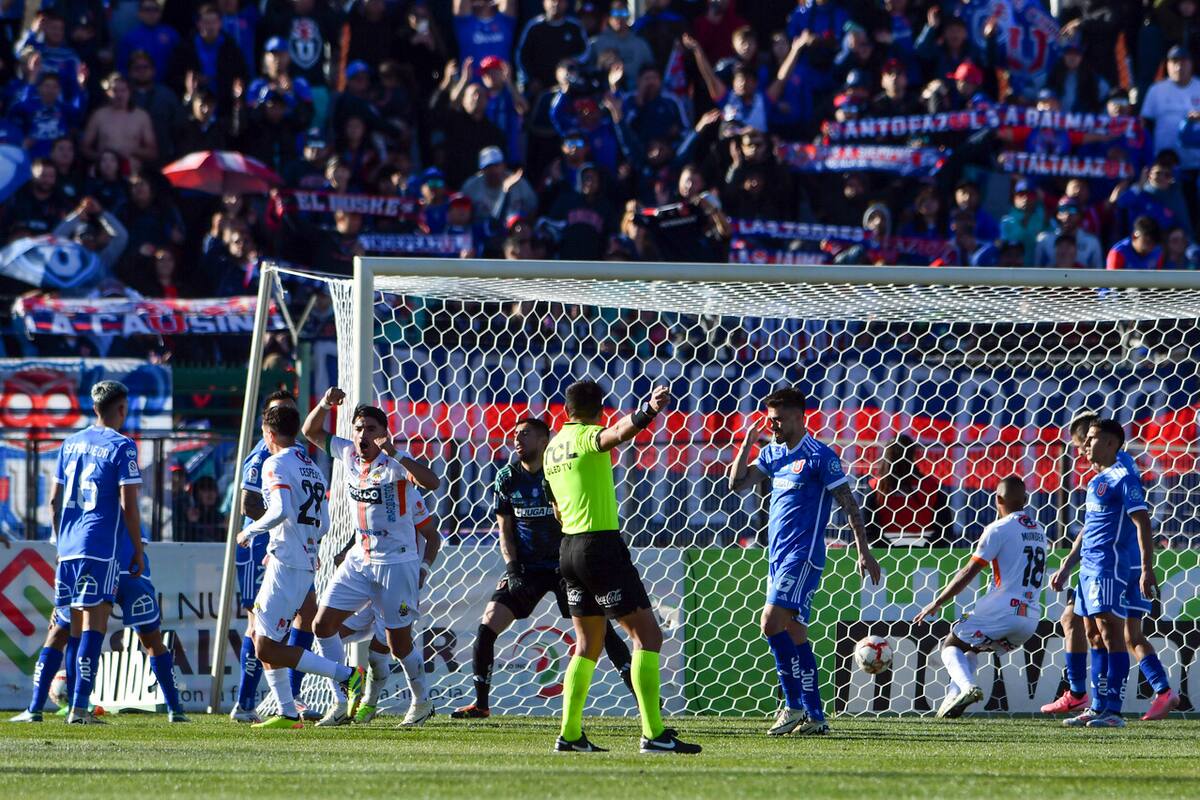 La U no gana hace 9 años en El Cobre. Foto: Aton.