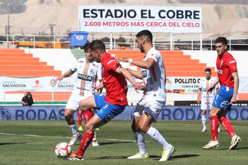se jugó con el estadio vacío en El Salvador. Foto: Agencia Aton.