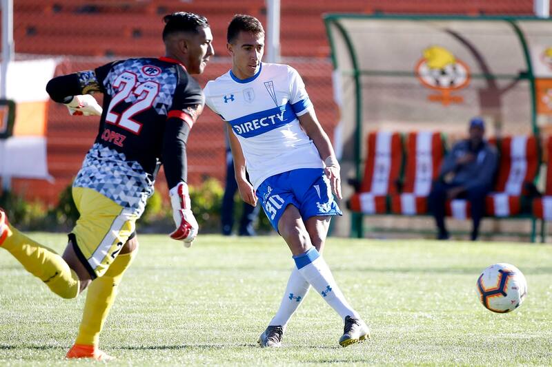 Futbol, Cobresal vs Universidad Catolica
Fecha 12, campeonato Nacional 2019
El jugador de Universidad Catolica Diego Valencia, centro, disputa el balon con Sebastian Lopez de Cobresal durante el partido de primera division realizado en el estadio El Cobre de El Salvador, Chile.
12/05/2019
Andres Pina/Photosport
Football, Cobresal vs Universidad Catolica
12th date, National Championship 2019
Universidad Catolica's player Diego Valencia, center, battles for the ball against Sebastian Lopez of Cobresal during the first division match held at the El Cobre stadium in El Salvador, Chile.
12/05/2019
Andres Pina/Photosport