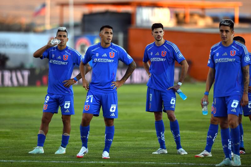 Jugadores de la U tras la caída ante El Salvador.