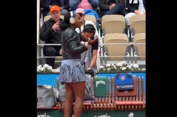 VIDEO | De no creer: es la número 2 del mundo y se olvidó de llevar raquetas a Roland Garros