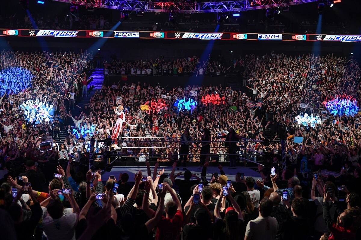 triunfó en el main event de una noche histórica en Europa (Foto: WWE)