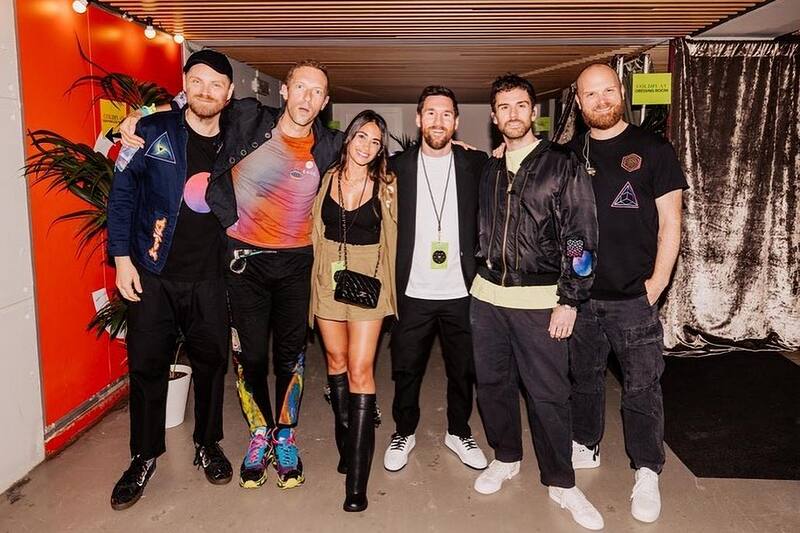 Lionel Messi asistió al concierto de la banda inglesa Coldplay en Montjuic