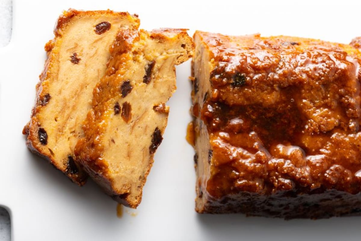 Sigue el paso a paso de este tradicional budín de pan chileno.