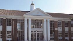 Colegio top de Vitacura está sin clases por huelga: profesores y funcionarios piden mejores condiciones laborales