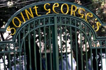 Justicia ordena anular matrículas de estudiantes del Colegio Saint George que adulteraron fotos de compañeras