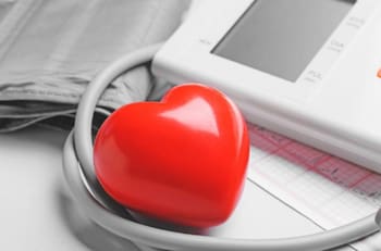 “Puede ser mortal...”: médico del Hospital Clínico de la U. de Chile advierte los riesgos del colesterol alto