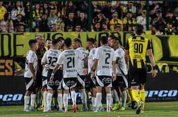VIDEO | La razón por la que Colo Colo decidió no quedarse a los penales frente a Peñarol en Uruguay