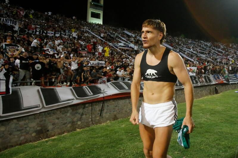 Leonardo Gil en el partido contra Godoy Cruz en Mendoza por Copa Libertadores.