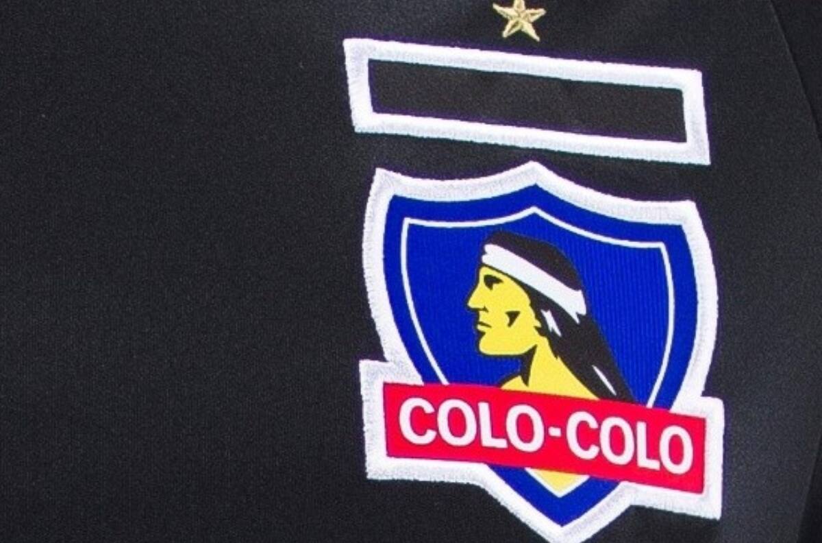 FOTO | Vuelve el negro: filtran la camiseta de visita que ocupará Colo Colo este 2024