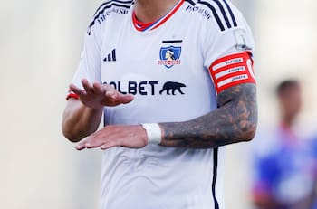 Curicó Unido busca a jugador de Colo Colo en el cierre del libro de pases