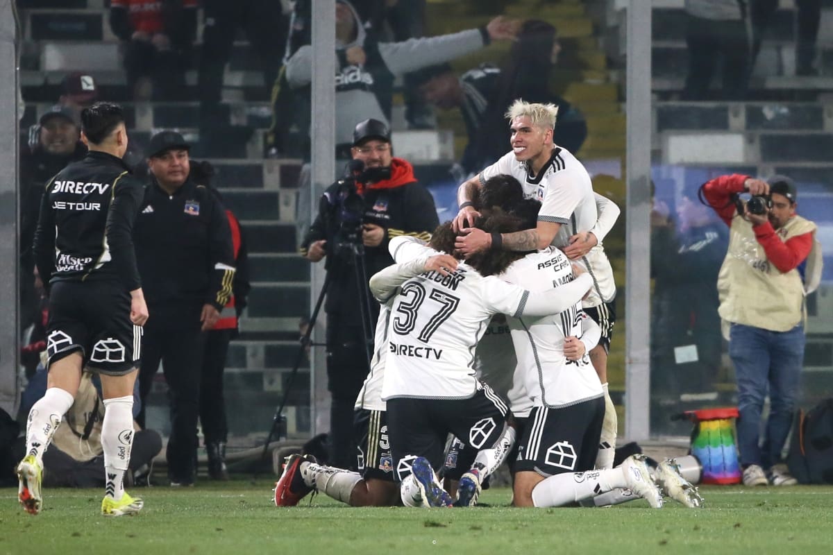 celebrando el gol de Cristián Zavala ante Unión Española.