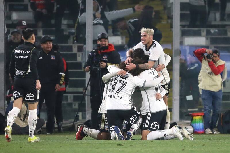 celebrando el gol de Cristián Zavala ante Unión Española.