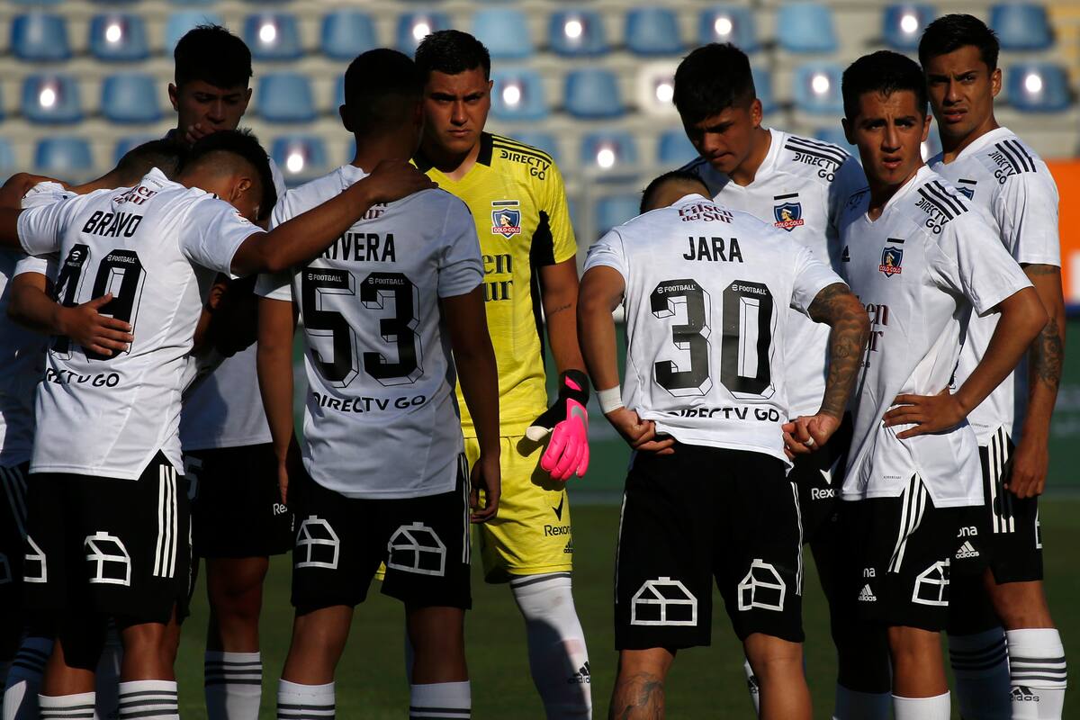 Los jugadores de Colo Colo frente a Audax Italiano en 2021.