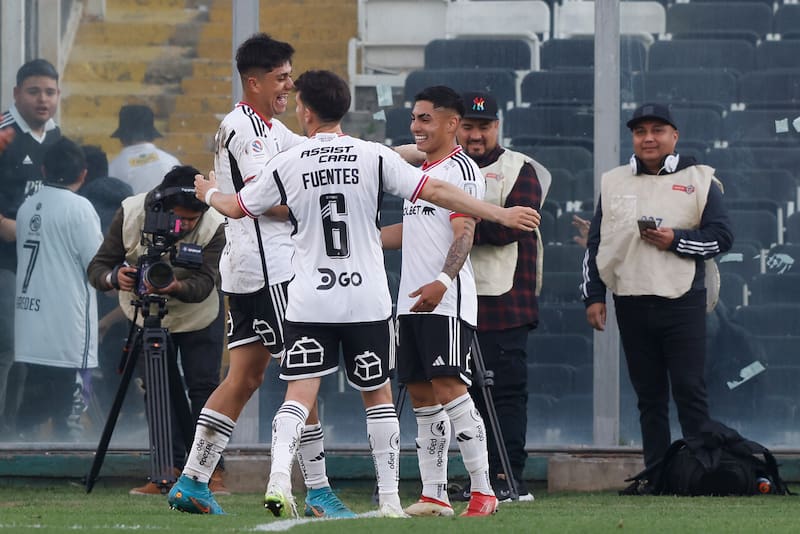 A más de 13 mil kilómetros de Chile: el reencuentro que tuvieron dos ex Colo Colo. Foto: Aton.
