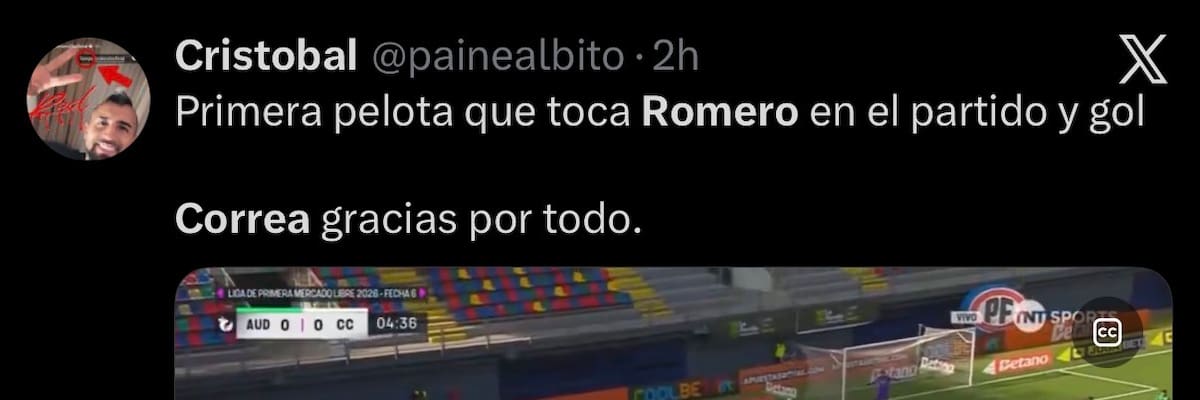 Los hinchas albos cargaron contra Javier Correa tras el triunfo ante Audax.